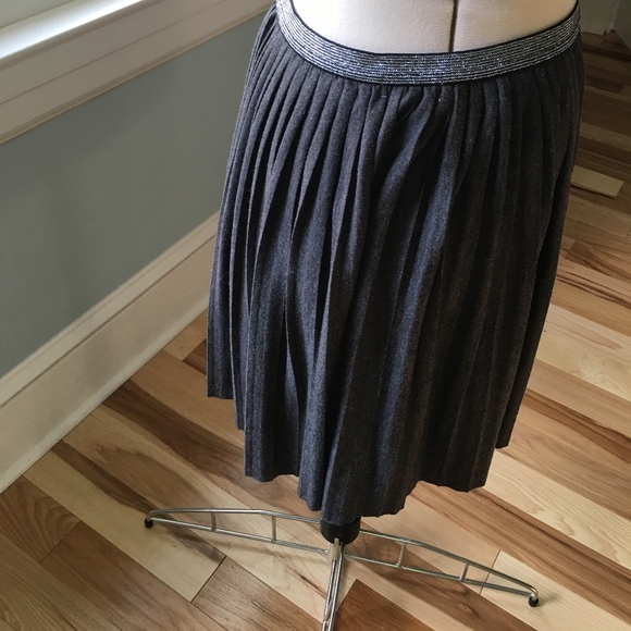 Old Navy Dresses & Skirts - Old Navy  Grey Pleated Skirt Size 16